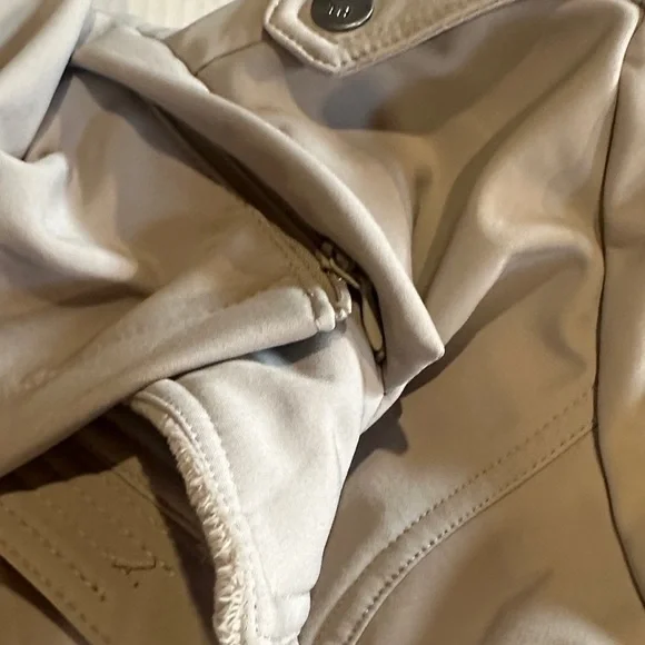 Tommy Hilfiger belted soft shell Beige Jacket with Striped Belt zipper front - Picture 8 of 11